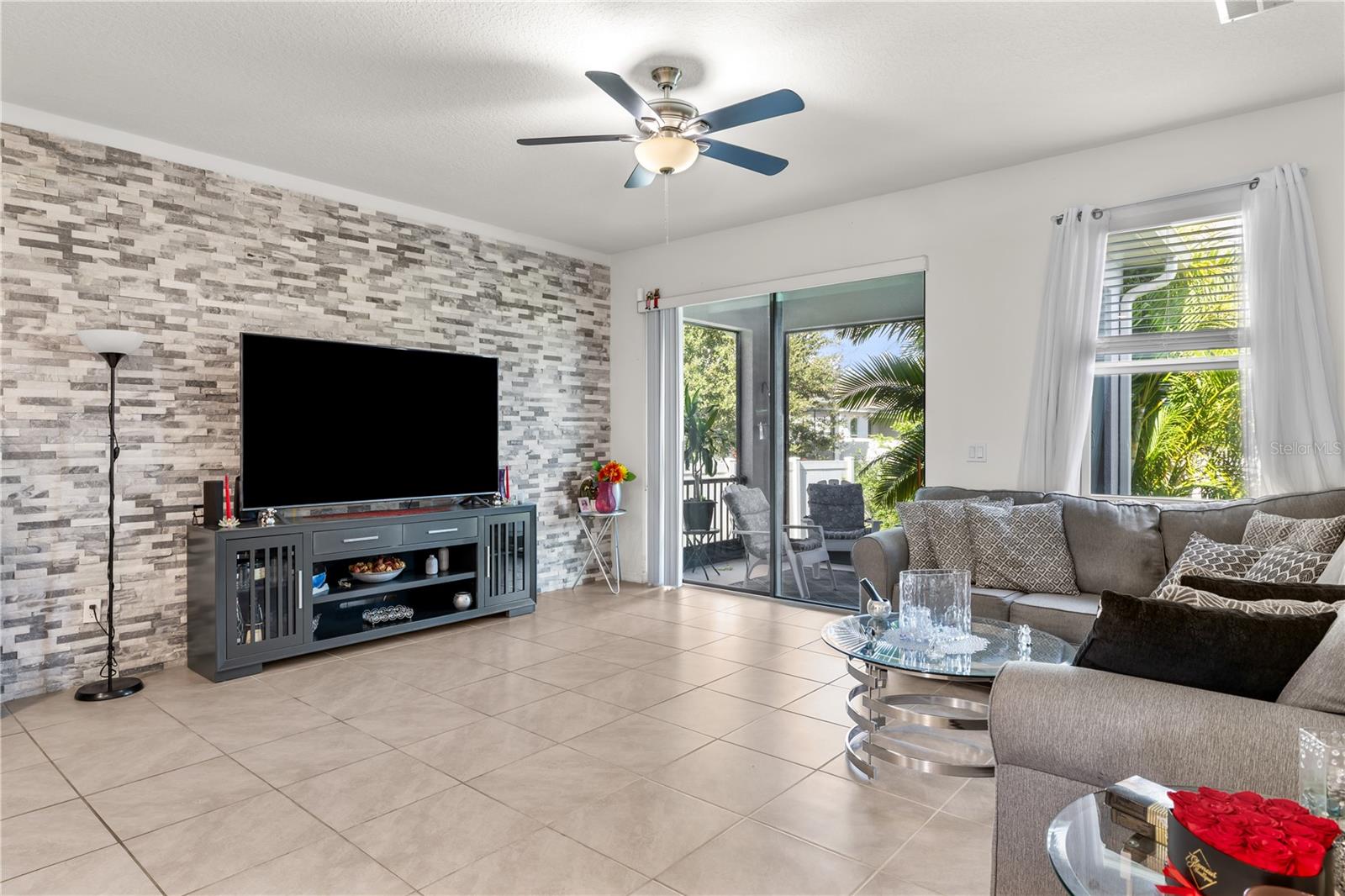 Image 11 of 27 For 4007 Green Sabal