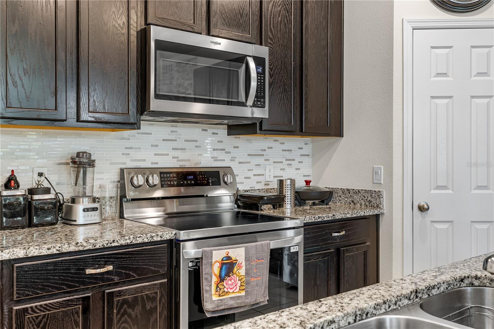 Image 9 of 27 For 4007 Green Sabal