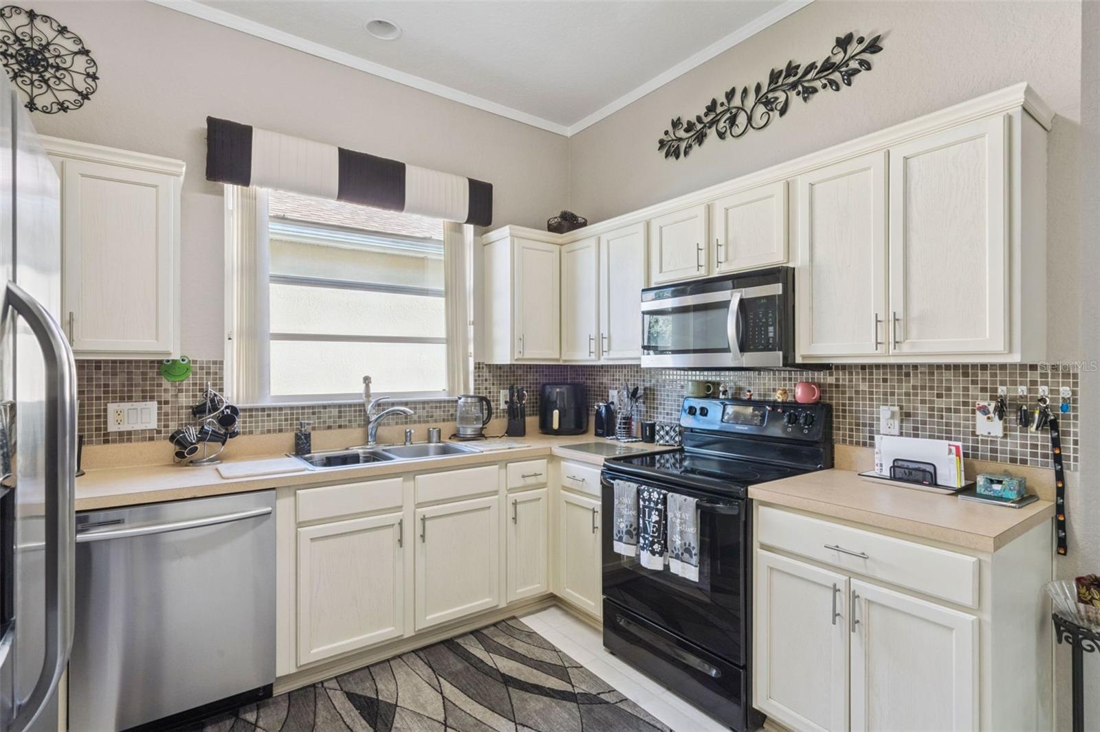 Image 16 of 53 For 722 Birkdale Street