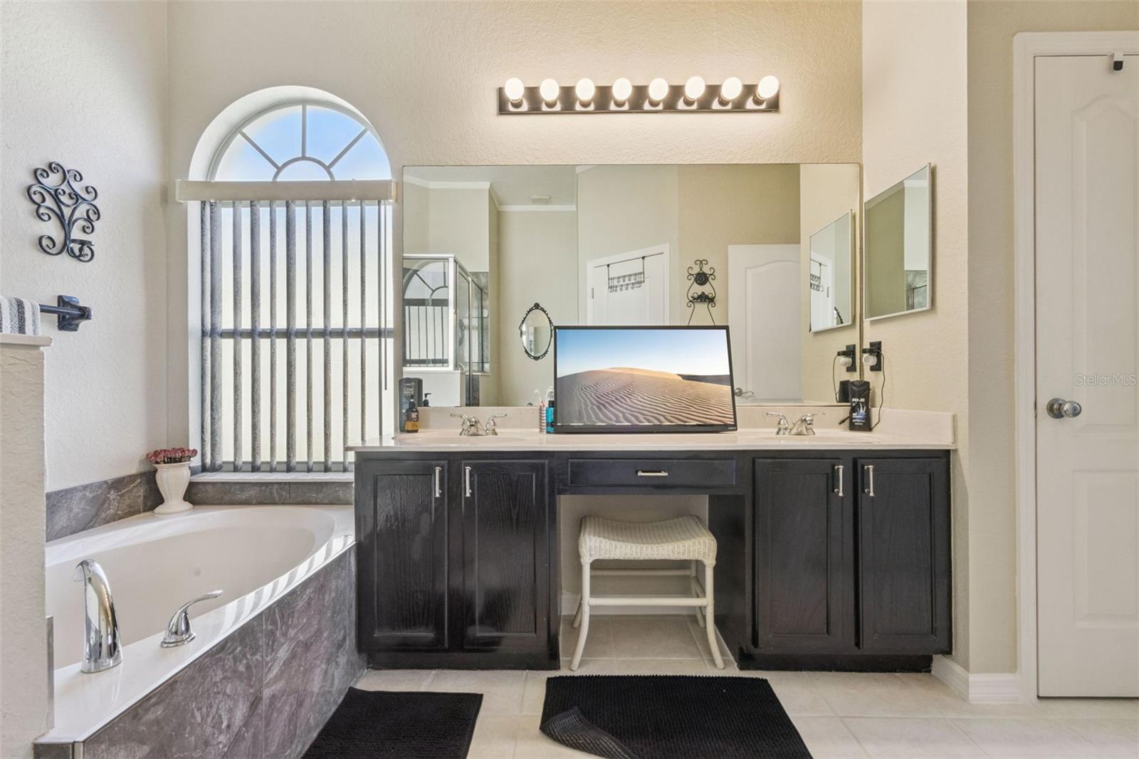 Image 26 of 53 For 722 Birkdale Street