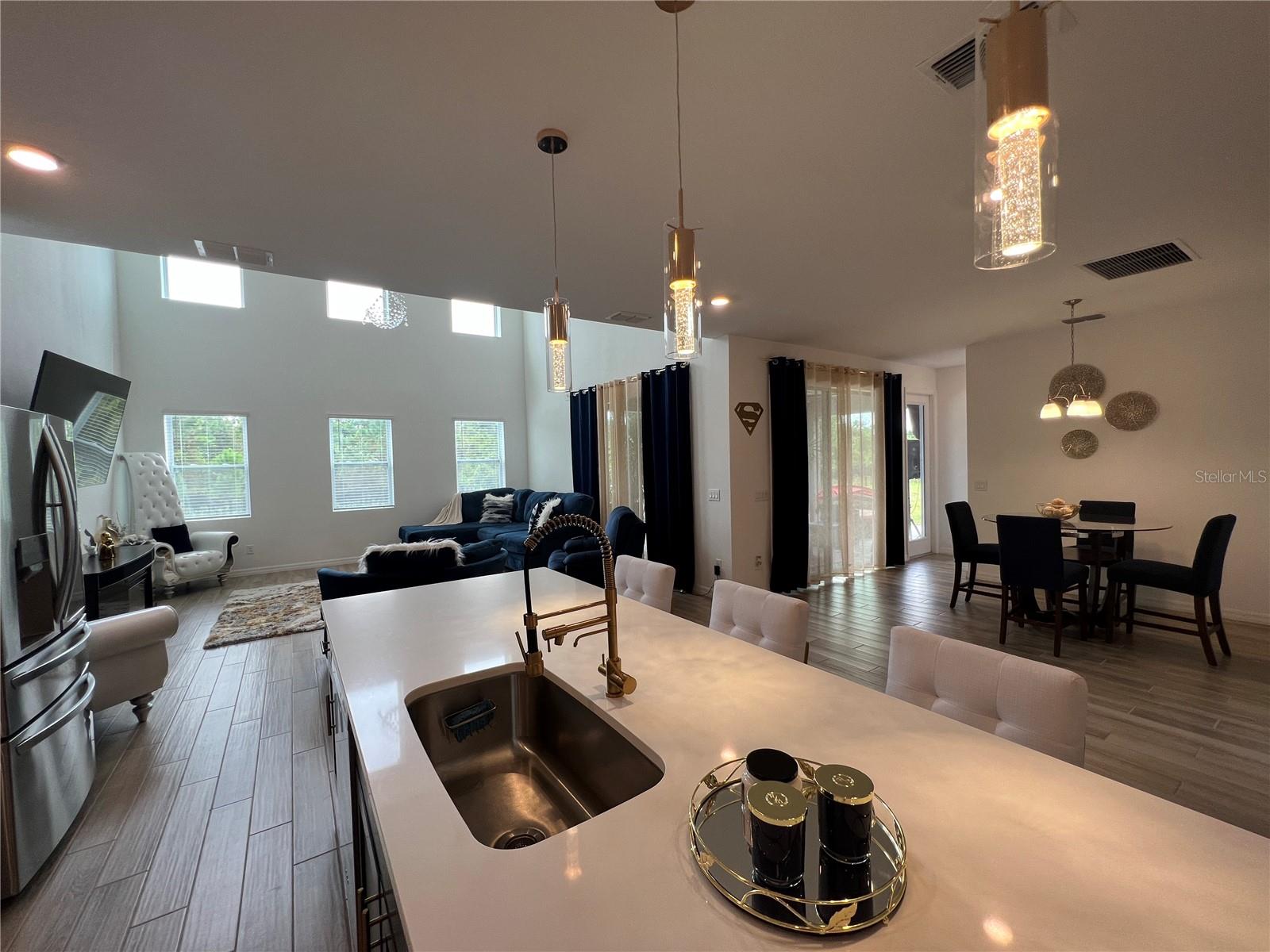 Image 12 of 72 For 501 Steerview Street