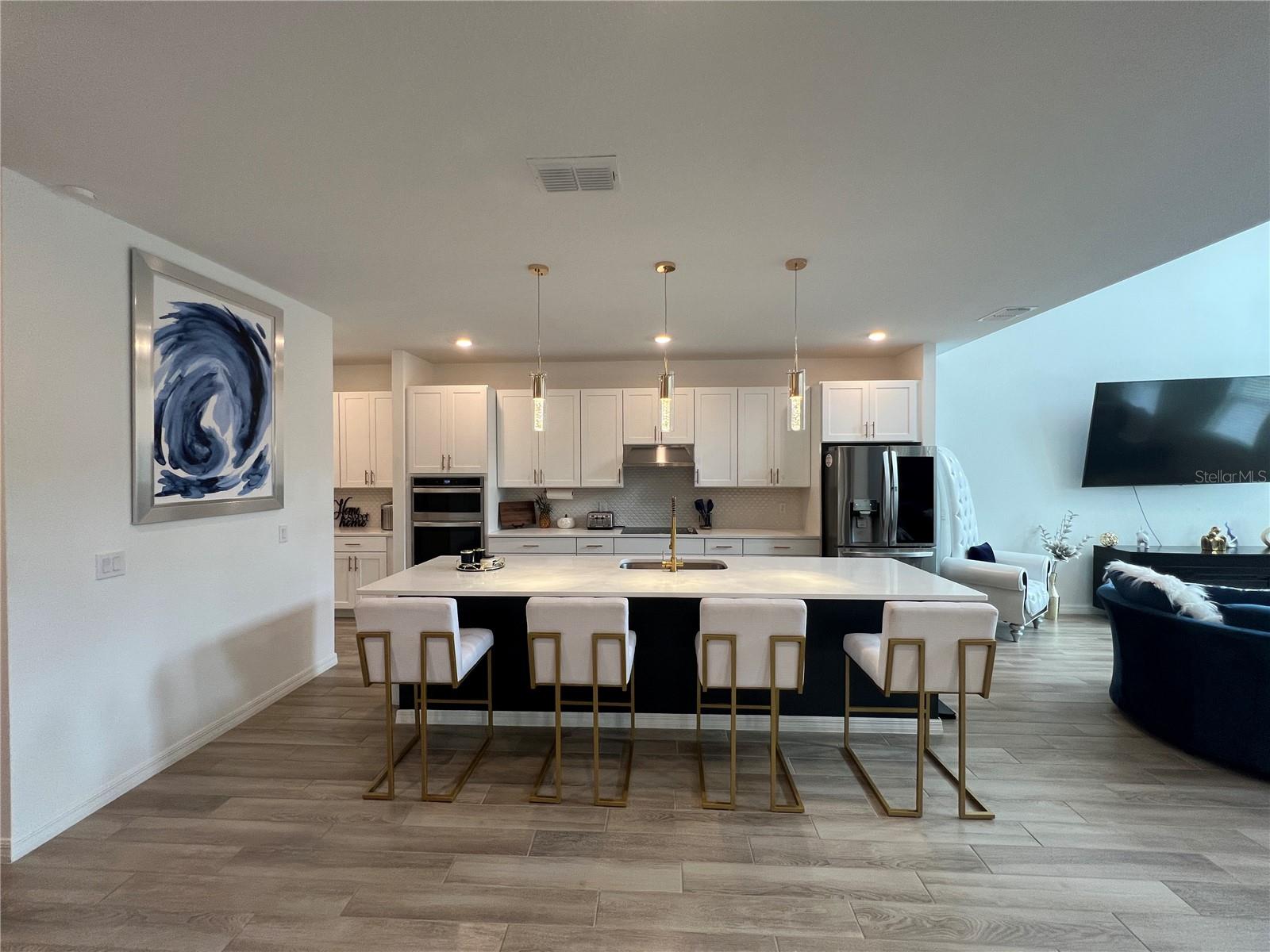 Image 13 of 72 For 501 Steerview Street