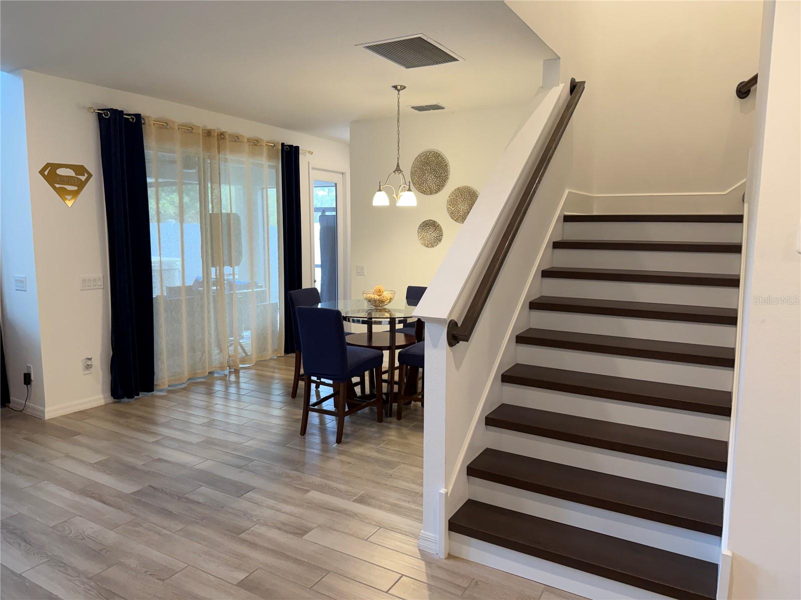 Image 17 of 72 For 501 Steerview Street