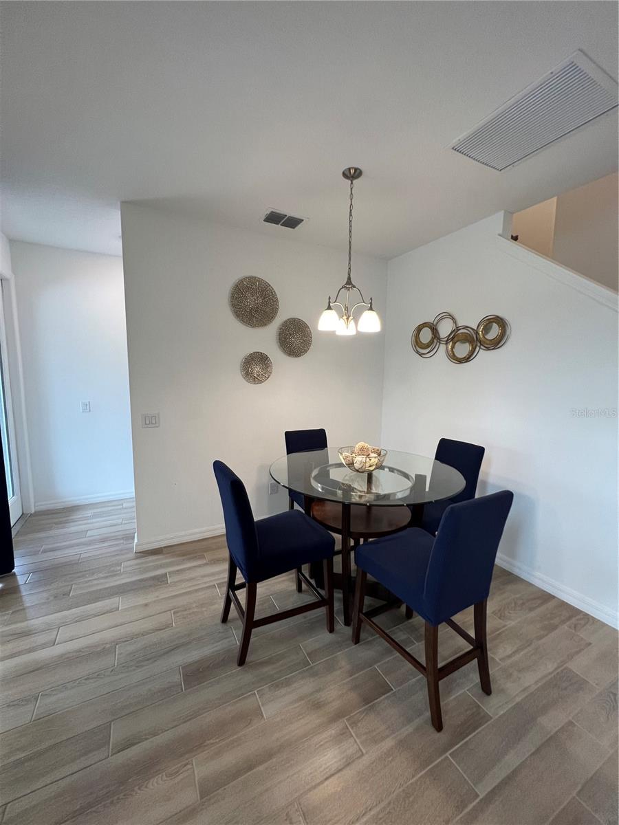 Image 18 of 72 For 501 Steerview Street