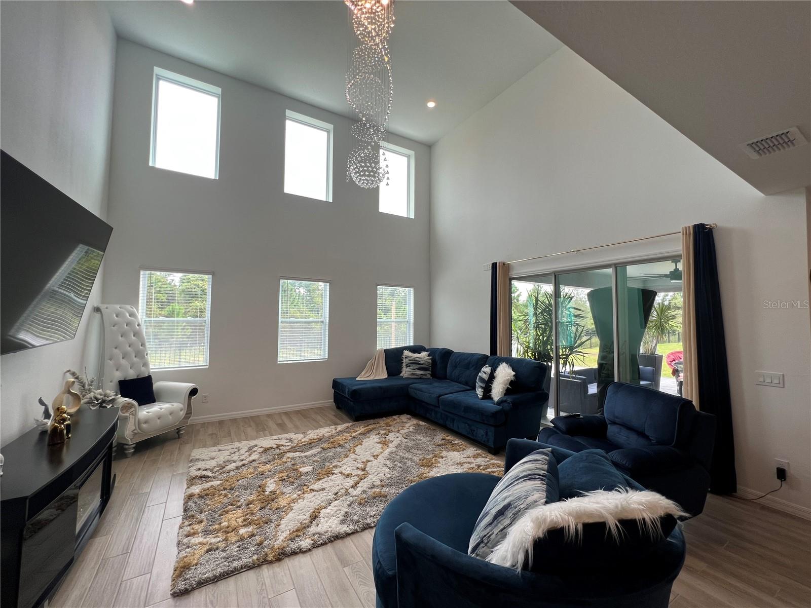 Image 20 of 72 For 501 Steerview Street