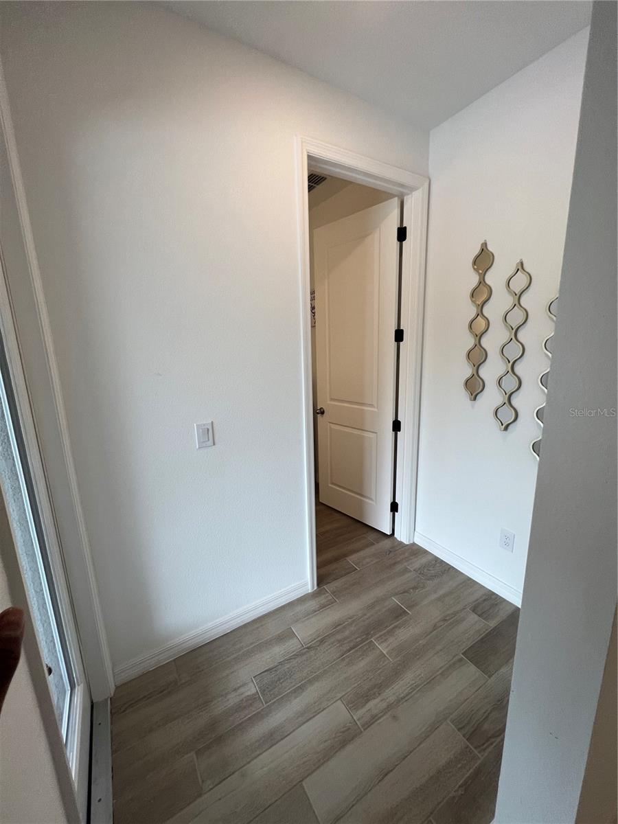 Image 21 of 72 For 501 Steerview Street