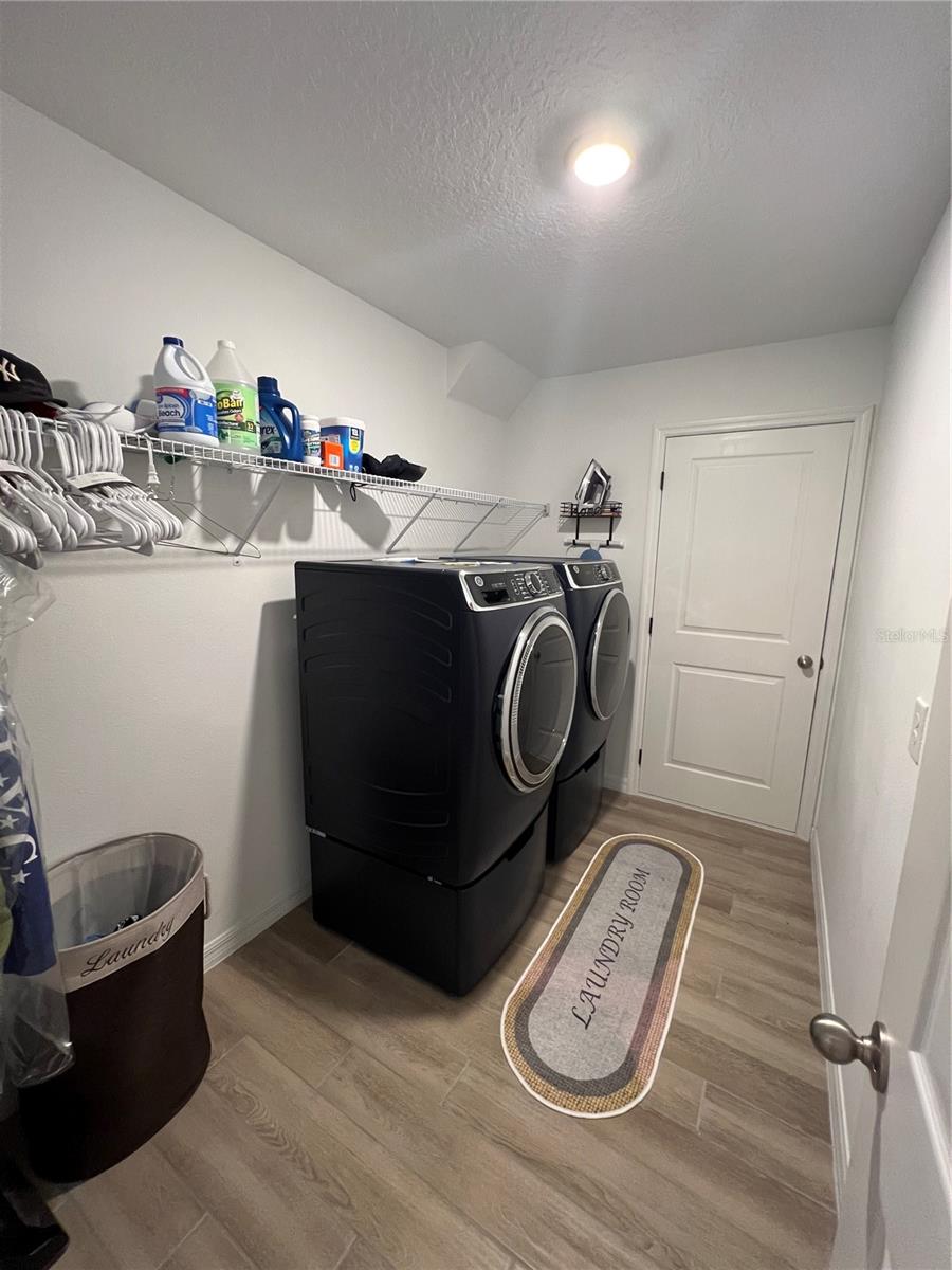 Image 24 of 72 For 501 Steerview Street