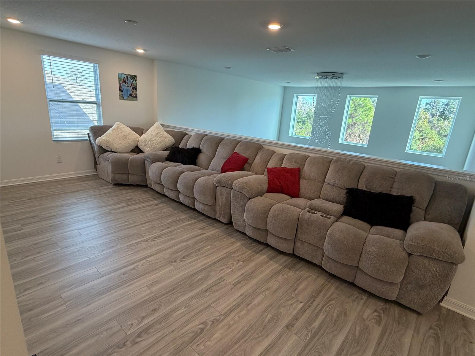 Image 26 of 72 For 501 Steerview Street