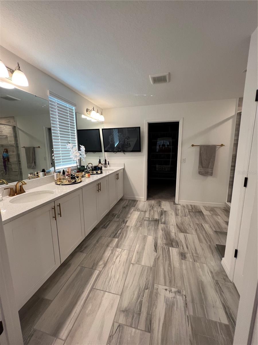 Image 32 of 72 For 501 Steerview Street