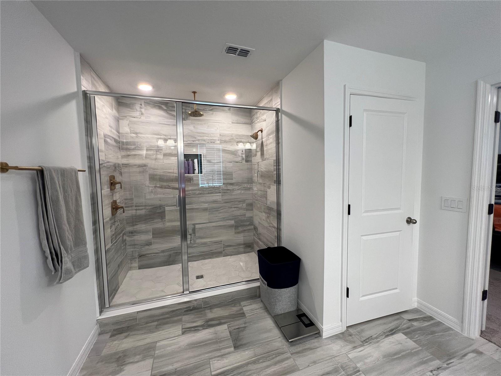 Image 34 of 72 For 501 Steerview Street