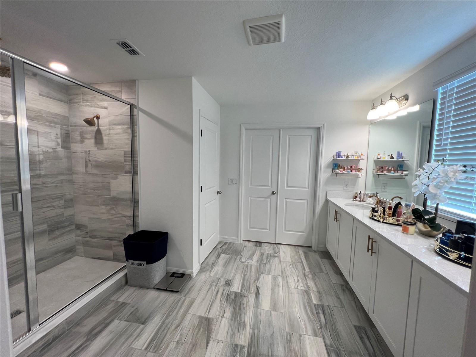 Image 36 of 72 For 501 Steerview Street