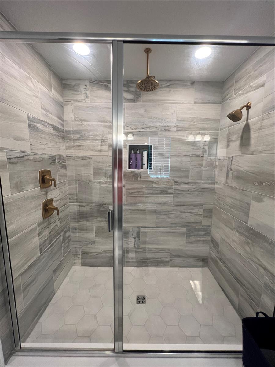 Image 37 of 72 For 501 Steerview Street