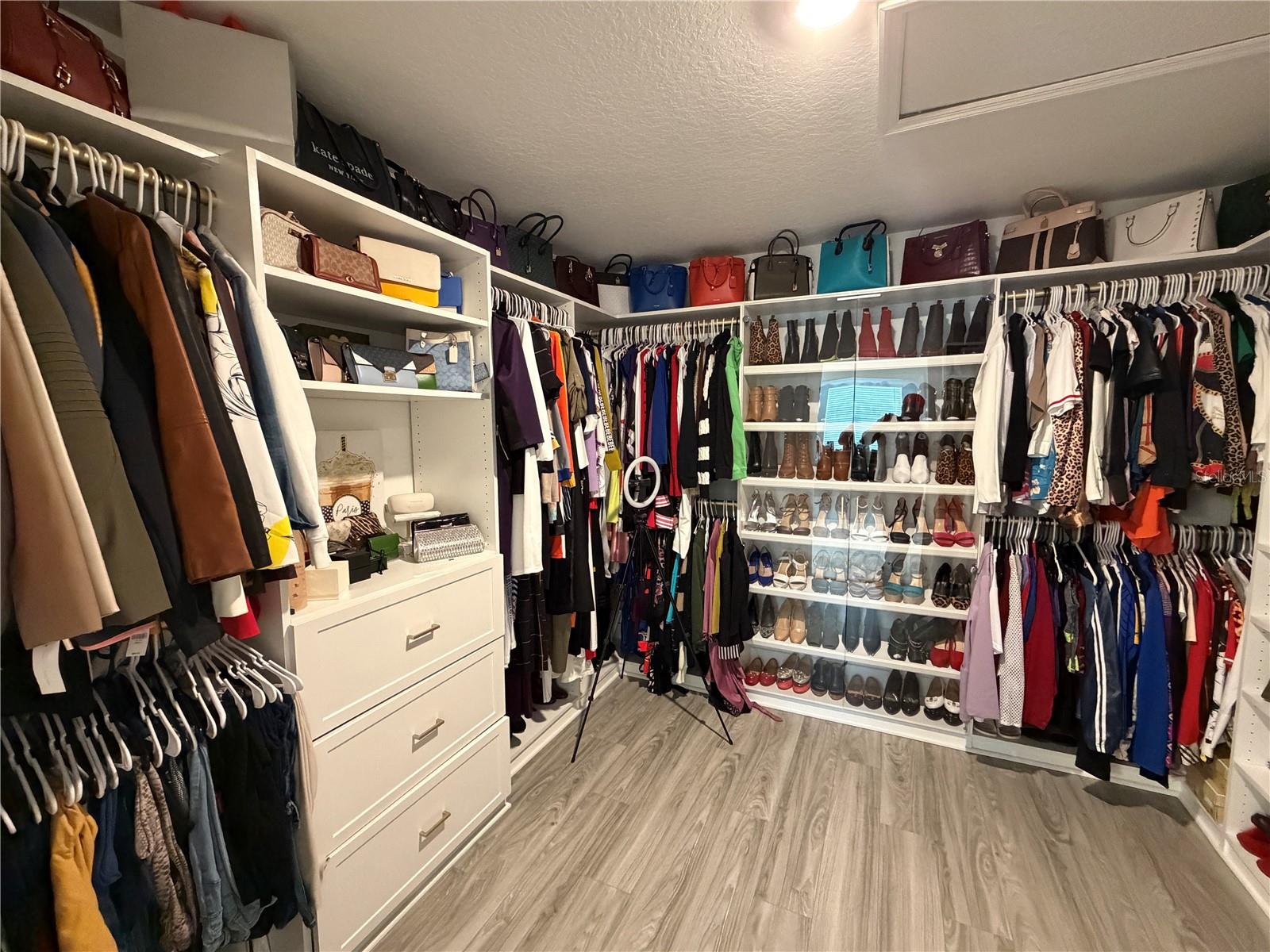 Image 38 of 72 For 501 Steerview Street