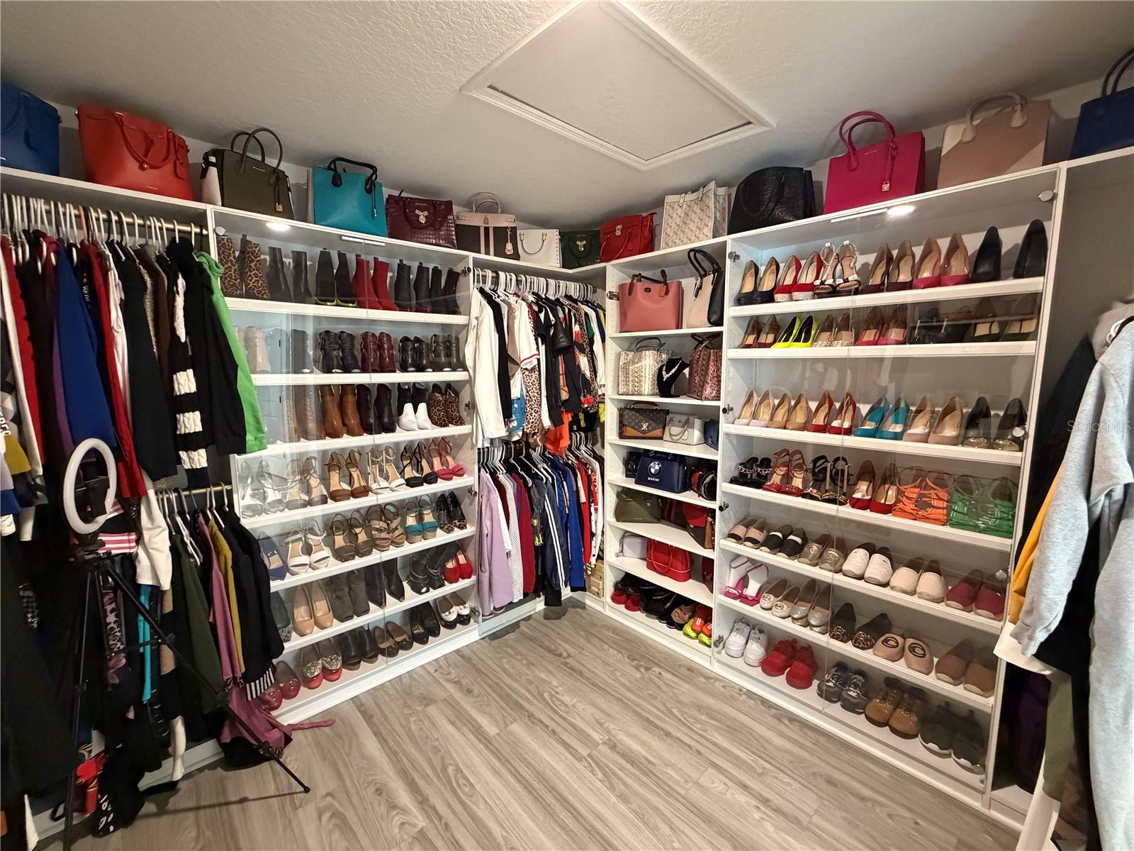 Image 39 of 72 For 501 Steerview Street