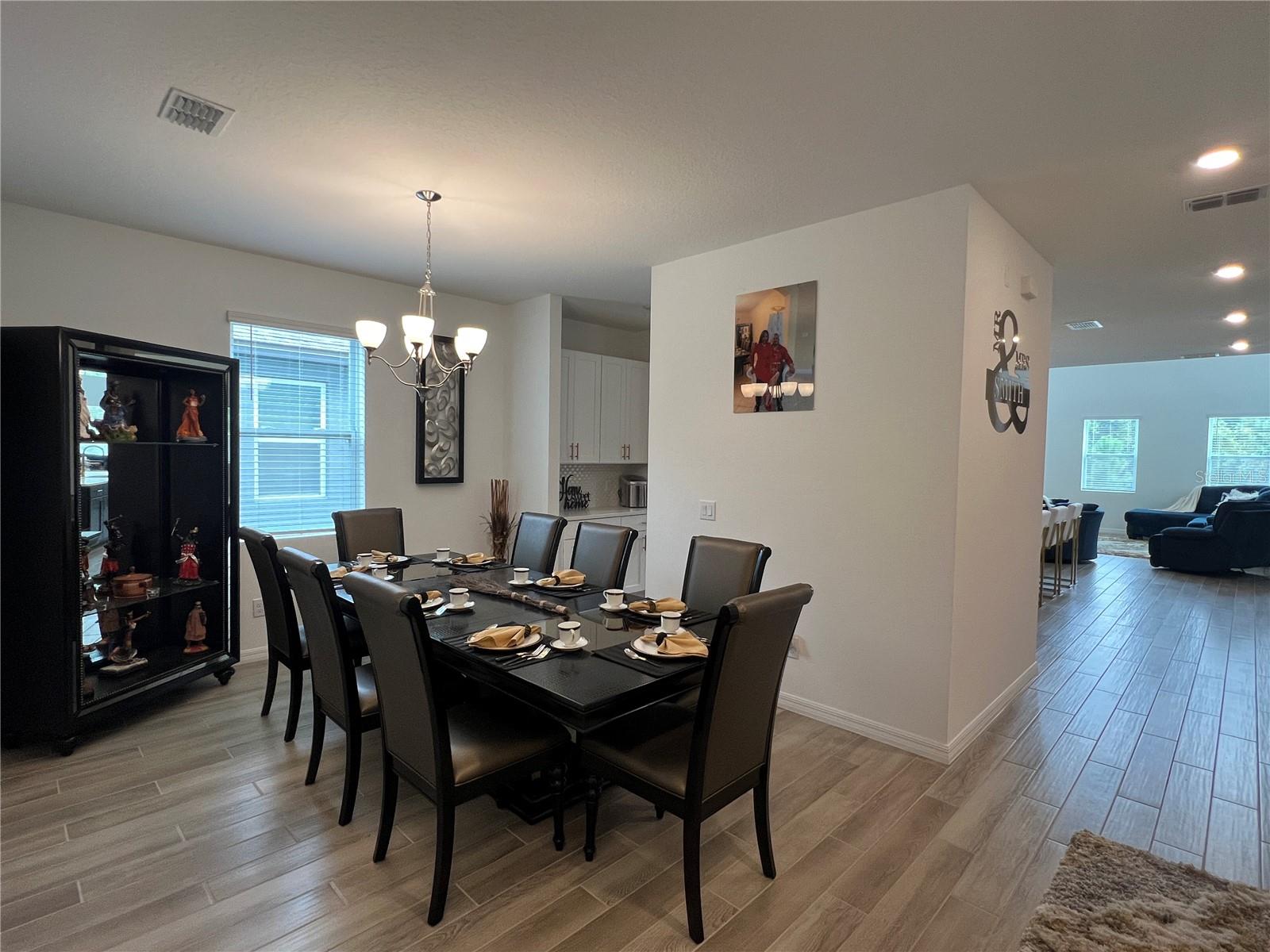 Image 5 of 72 For 501 Steerview Street