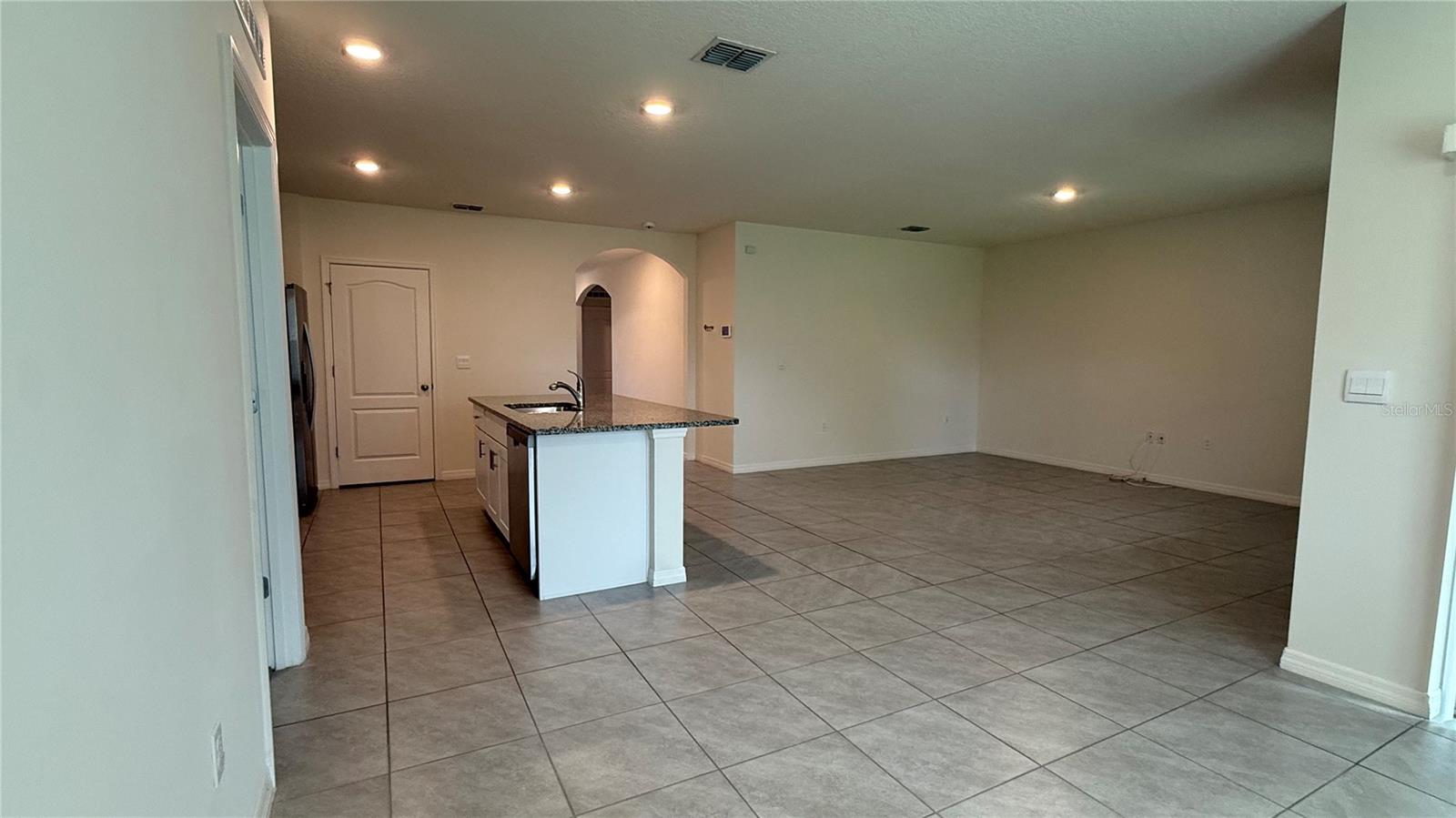 Image 7 of 13 For 435 Anne St.