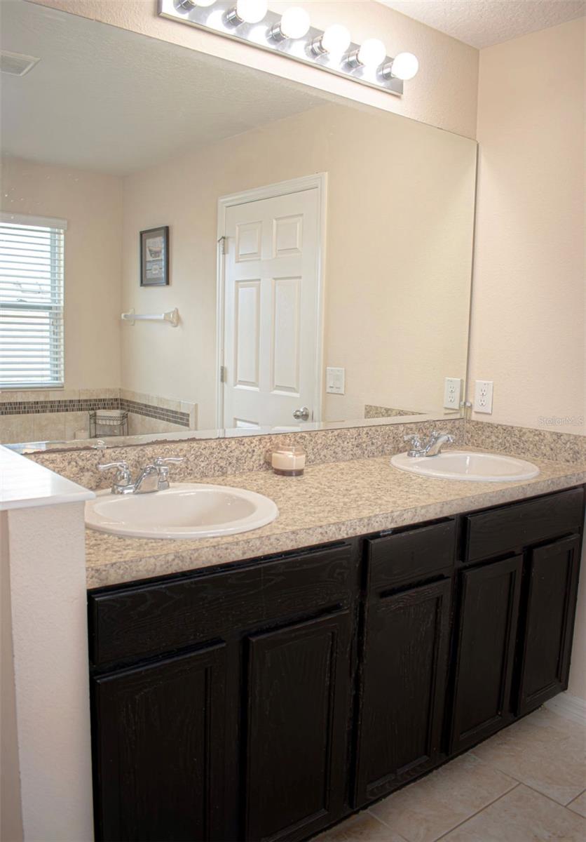 Image 19 of 27 For 4903 Rockvale Drive