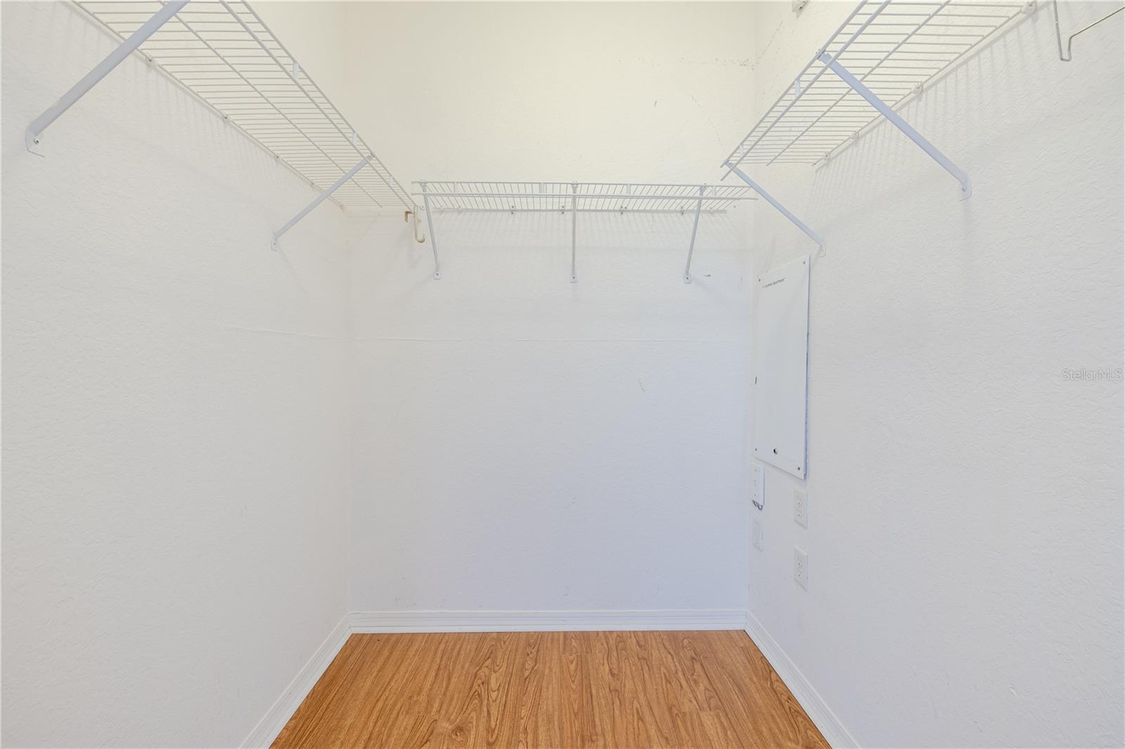 Image 22 of 38 For 5025 Wellington Park Circle 68