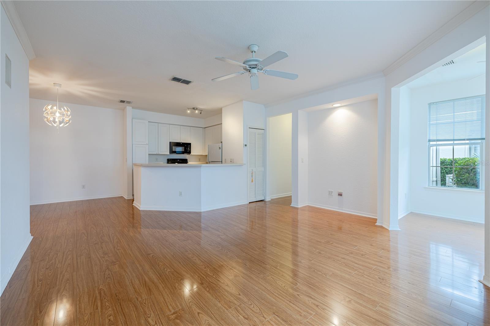 Image 5 of 38 For 5025 Wellington Park Circle 68