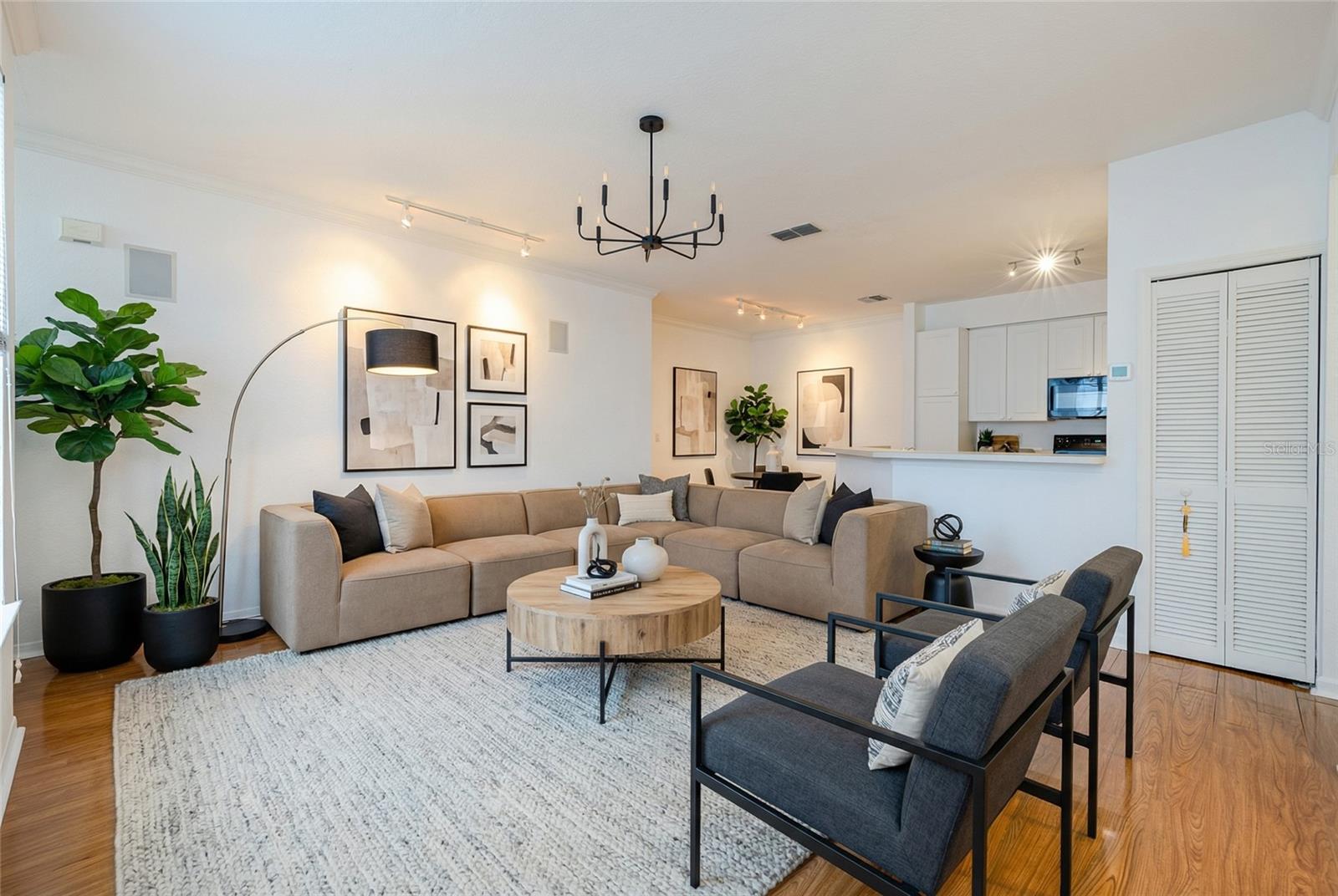 Image 8 of 38 For 5025 Wellington Park Circle 68