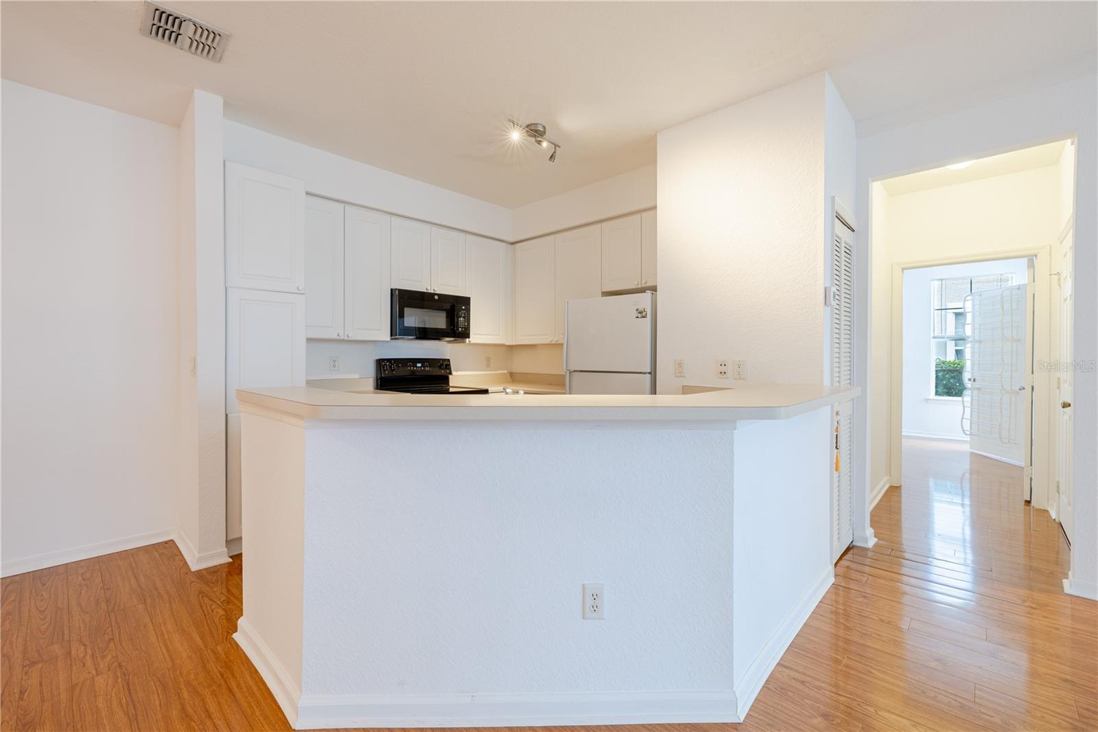 Image 9 of 38 For 5025 Wellington Park Circle 68