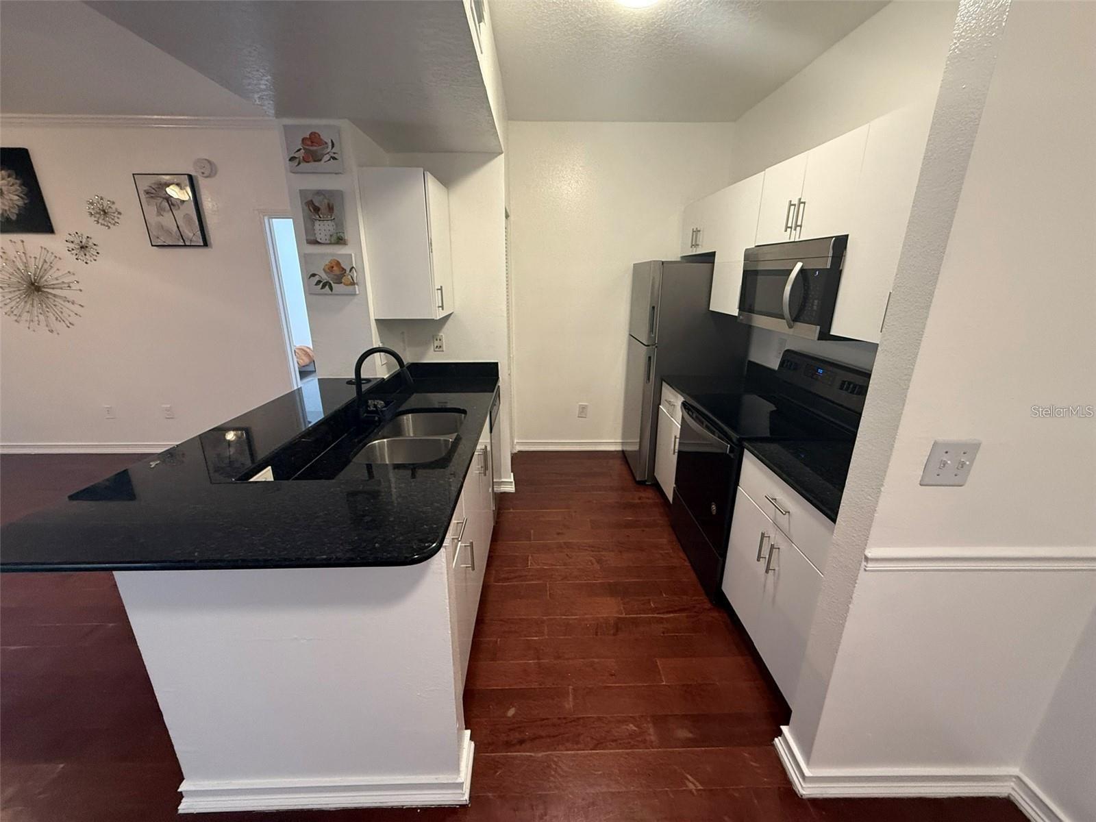 Image 3 of 20 For 14316 Fredricksburg Drive 503