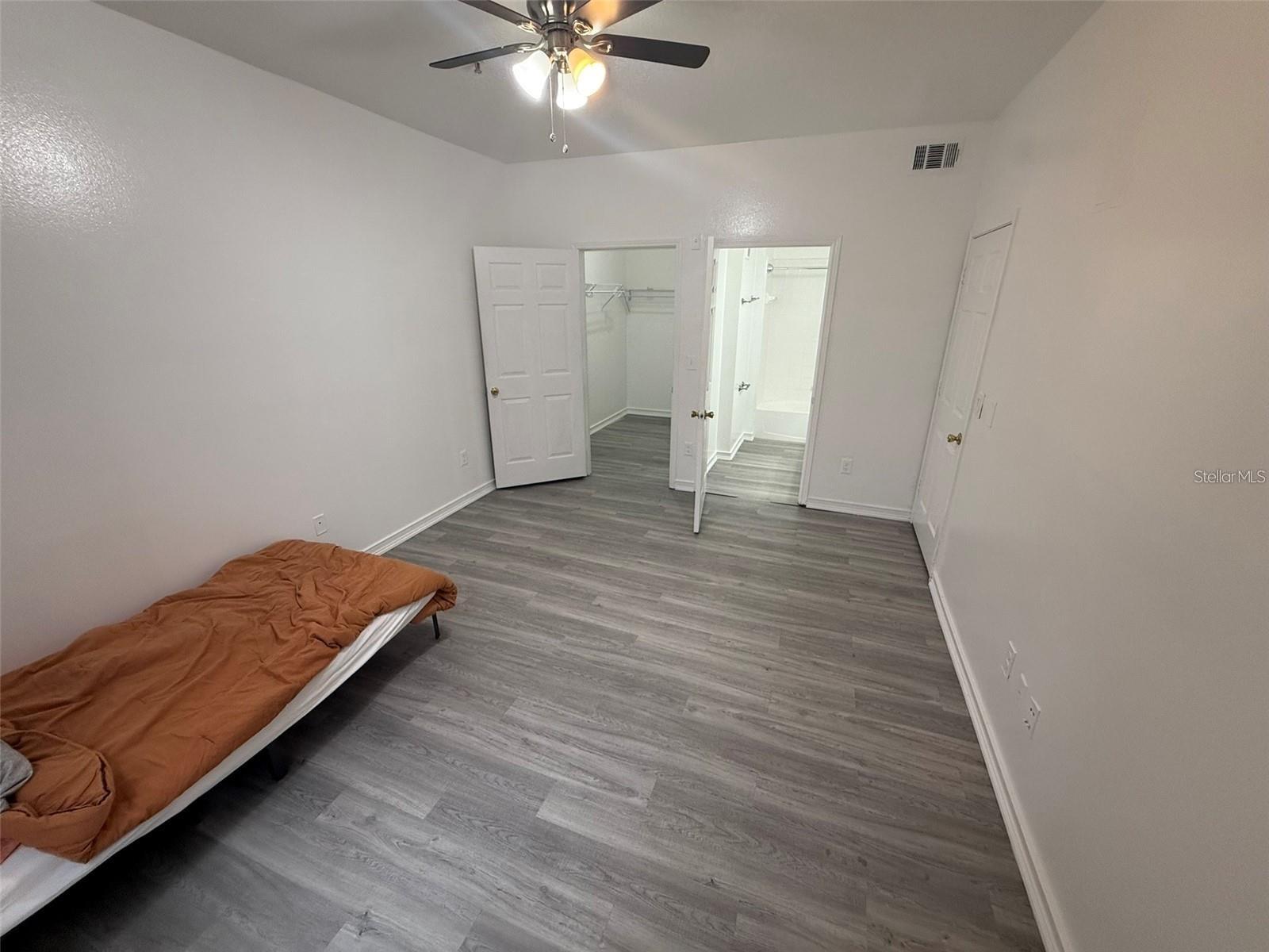 Image 8 of 20 For 14316 Fredricksburg Drive 503