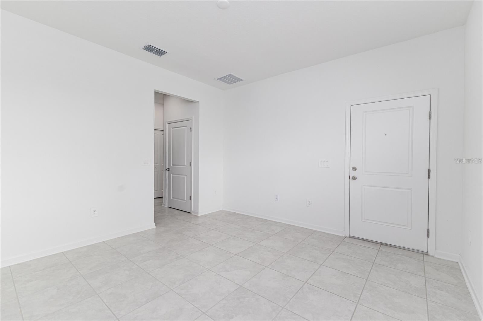 Image 5 of 7 For 1121 Deepwater Circle B