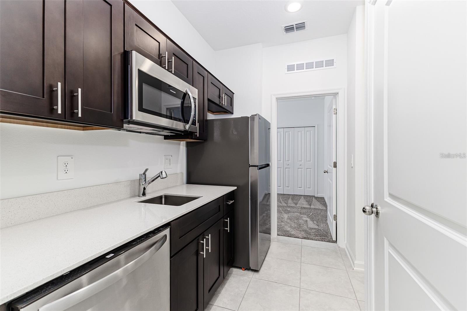 Image 7 of 7 For 1121 Deepwater Circle B