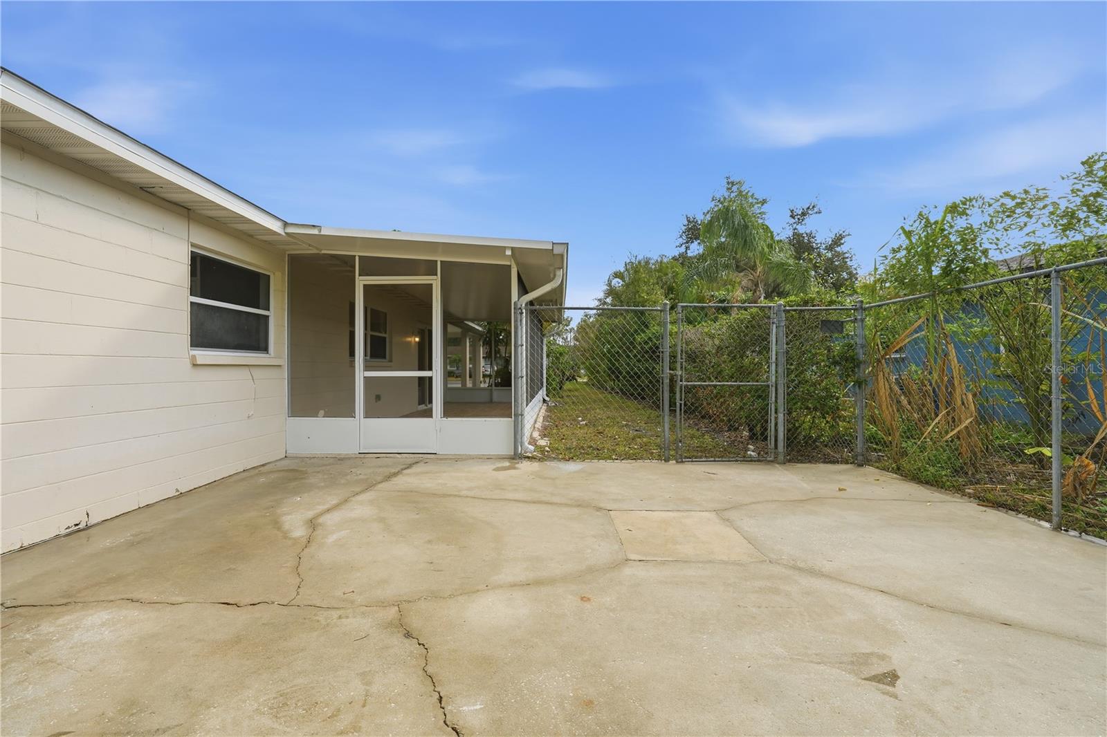 Image 14 of 46 For 1405 Dolphin Drive