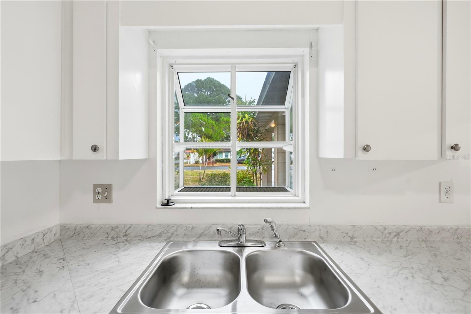 Image 20 of 46 For 1405 Dolphin Drive