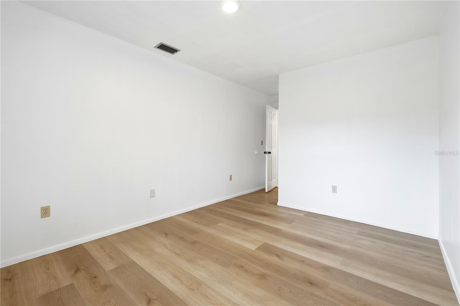 Image 37 of 46 For 1405 Dolphin Drive