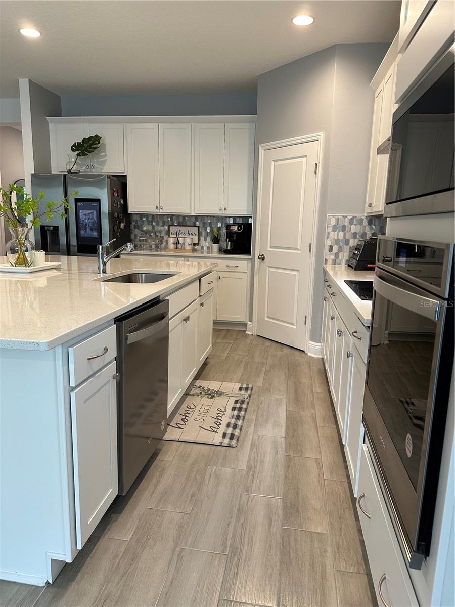 Image 18 of 69 For 14827 Milfoil Avenue