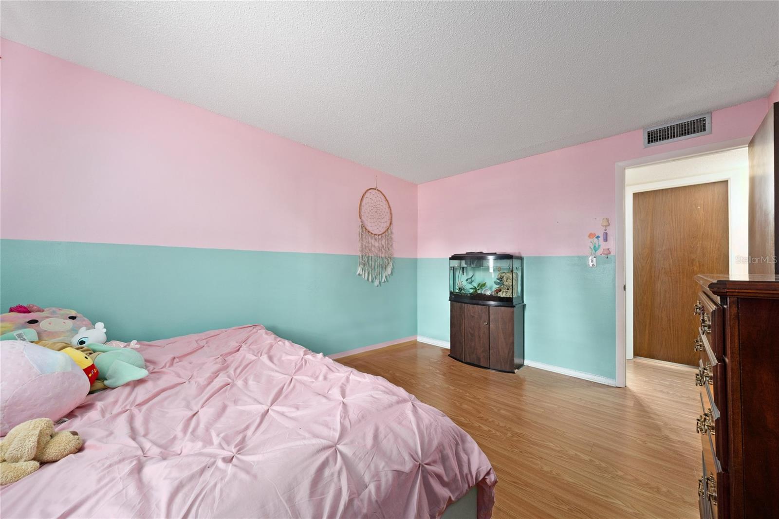 Image 15 of 21 For 6047 Amberly Court F36