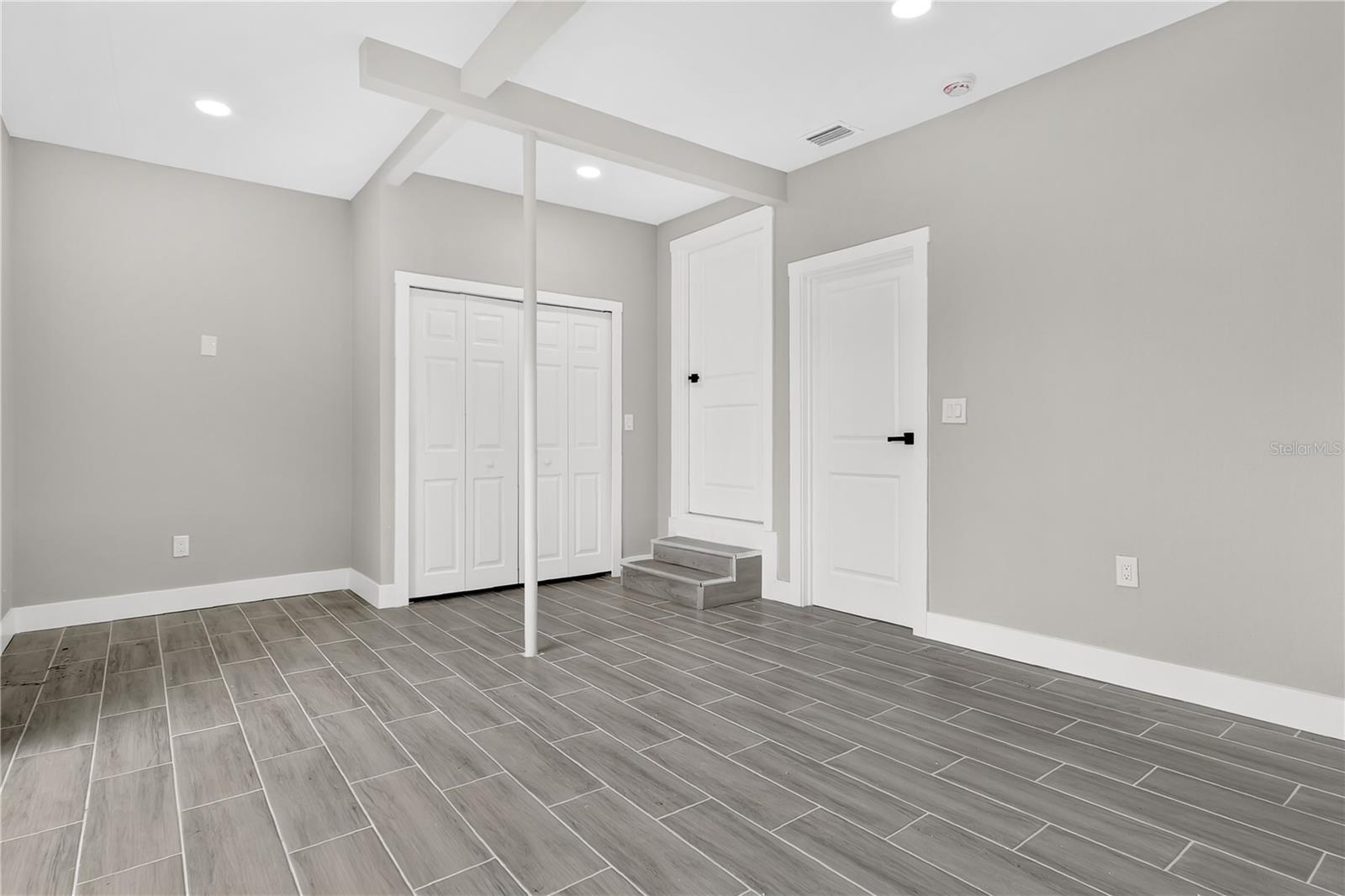 Image 22 of 37 For 2612 Roxbury Road