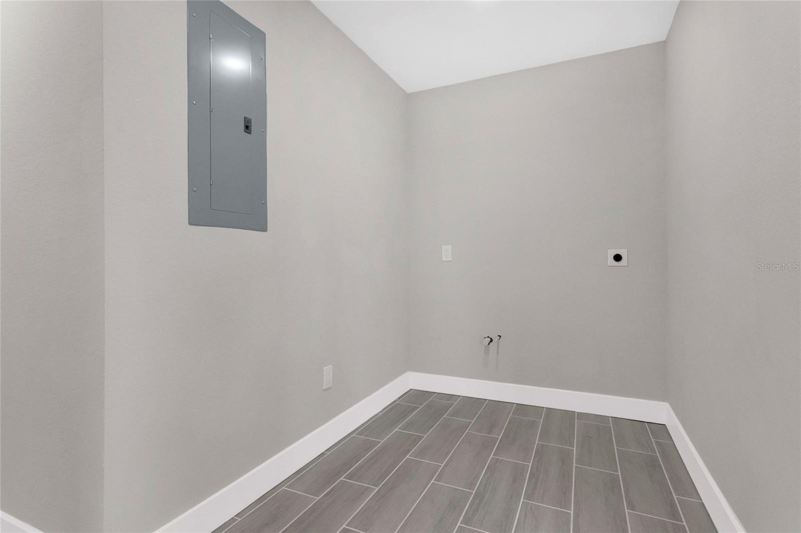 Image 23 of 37 For 2612 Roxbury Road