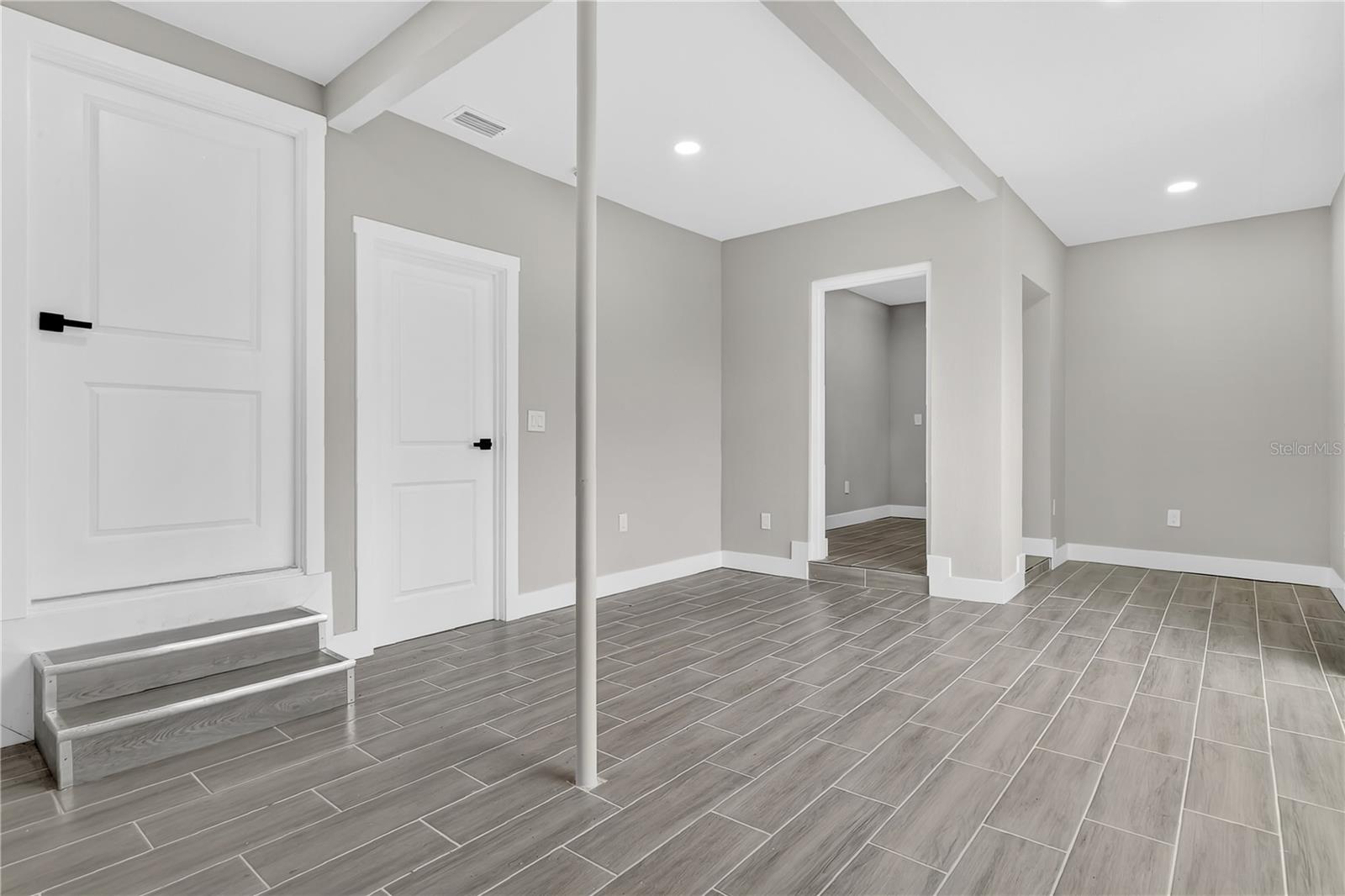 Image 28 of 37 For 2612 Roxbury Road