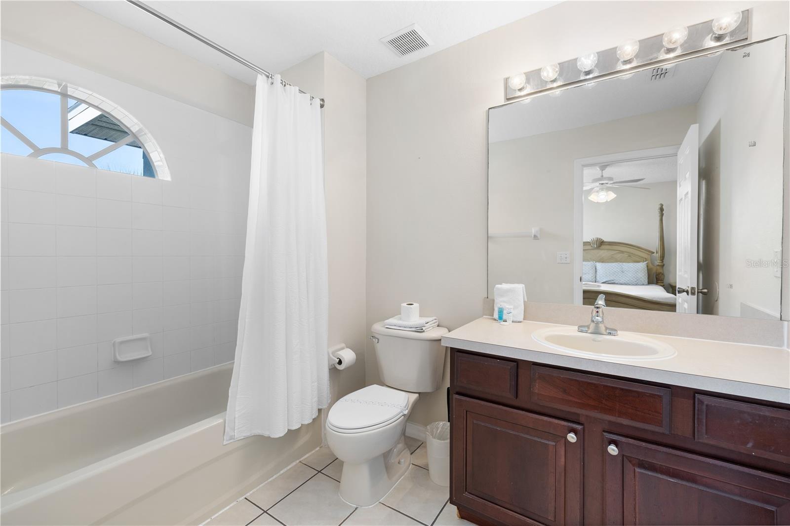 Image 27 of 61 For 16656 Palm Spring Drive