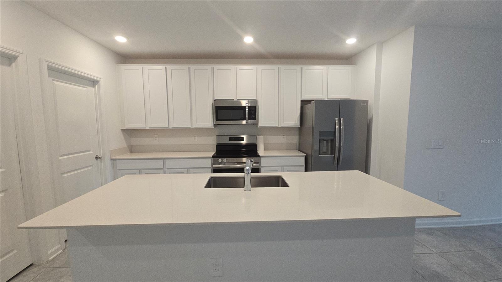 Image 11 of 43 For 4253 Twisted Twig Bend