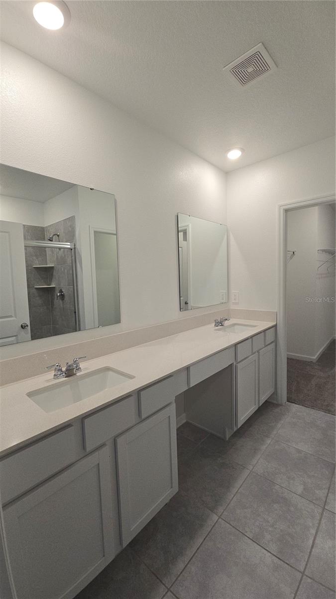 Image 15 of 43 For 4253 Twisted Twig Bend