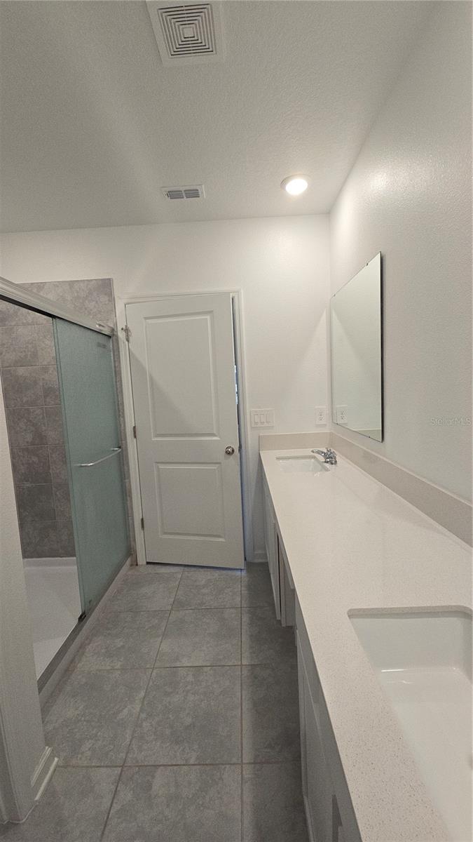 Image 17 of 43 For 4253 Twisted Twig Bend