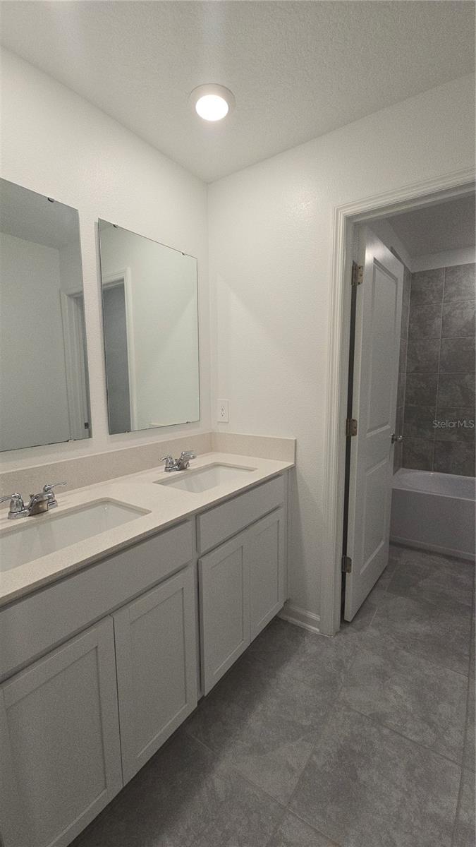 Image 26 of 43 For 4253 Twisted Twig Bend