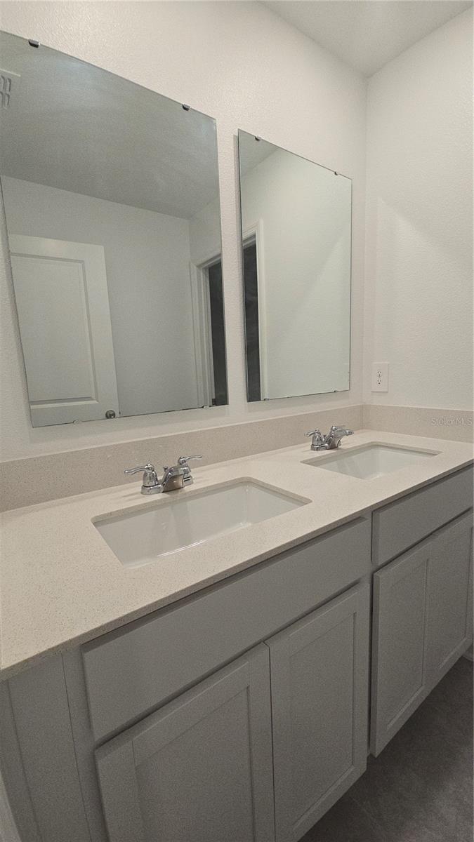 Image 28 of 43 For 4253 Twisted Twig Bend