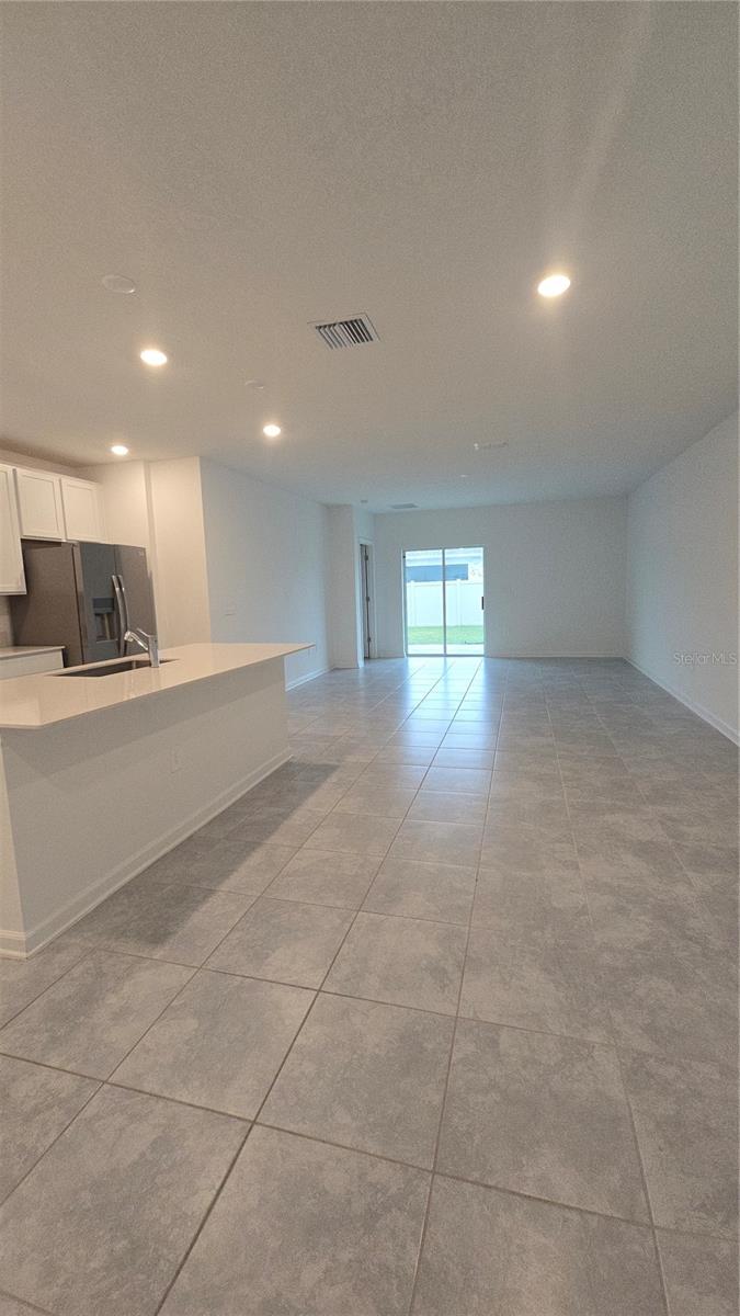 Image 4 of 43 For 4253 Twisted Twig Bend