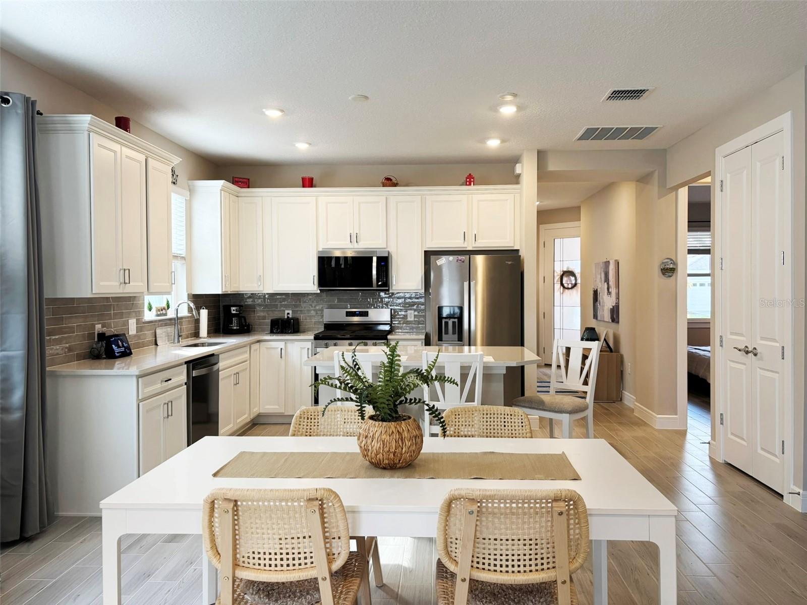 Image 12 of 40 For 13545 Pearl Beach Street