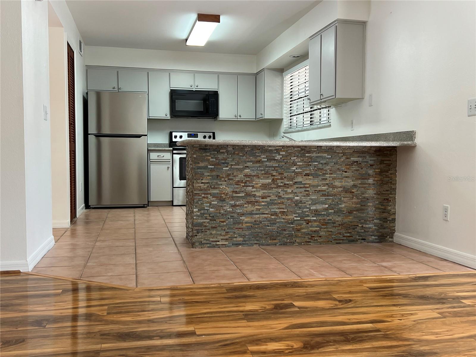 Image 24 of 72 For 2027 Balboa Way