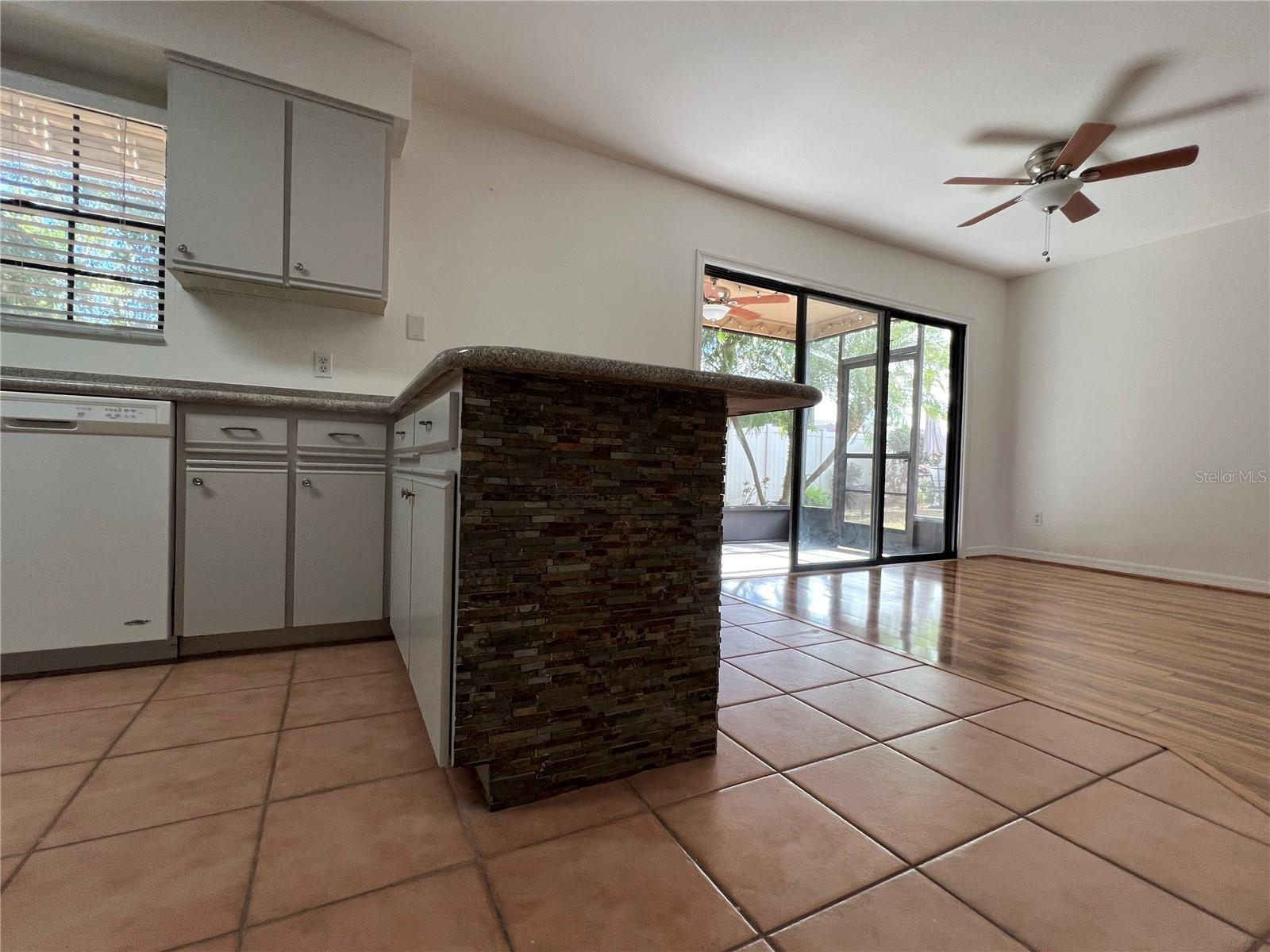 Image 38 of 72 For 2027 Balboa Way