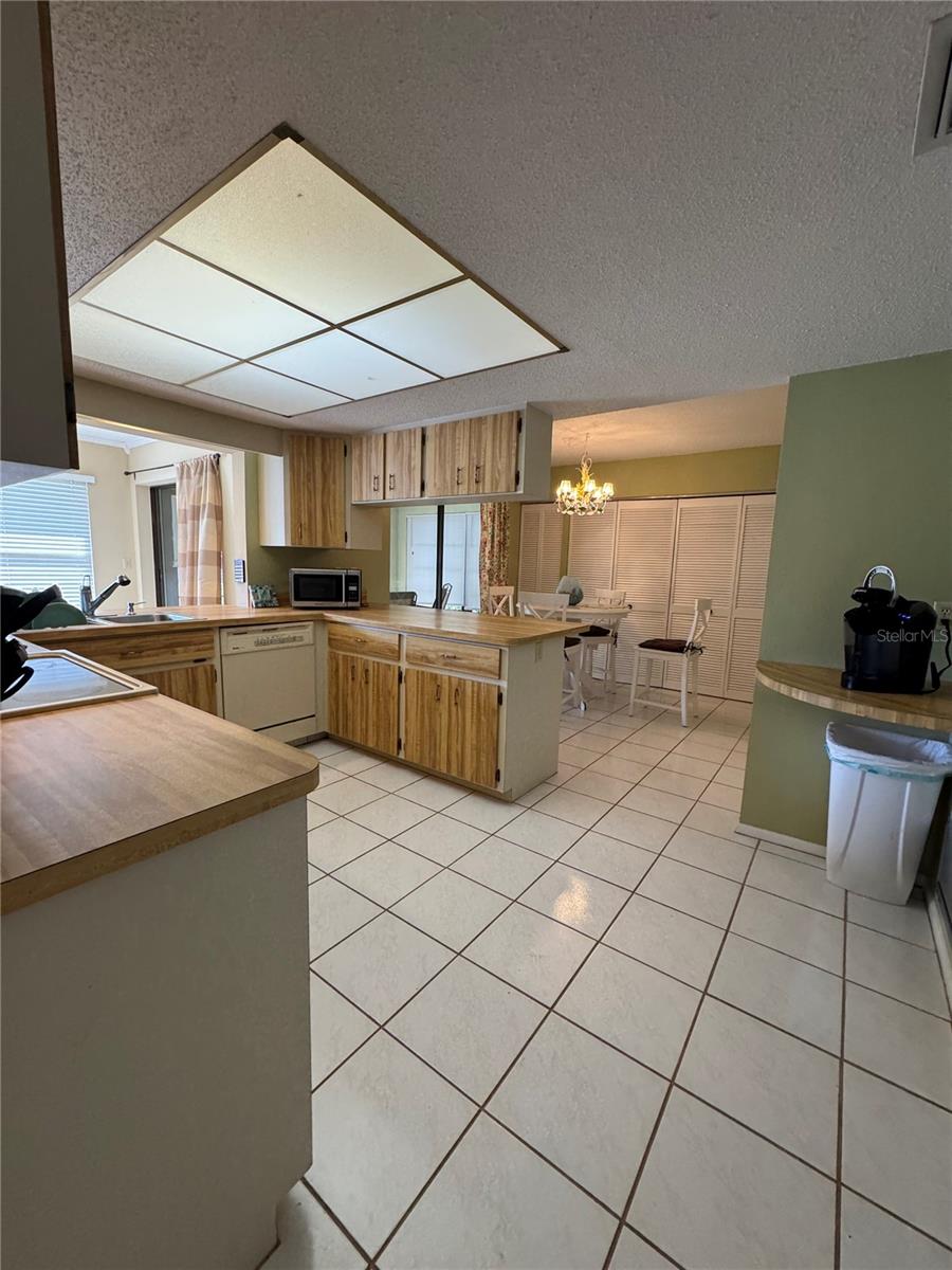 Image 10 of 27 For 737 Vivienda West Boulevard 26