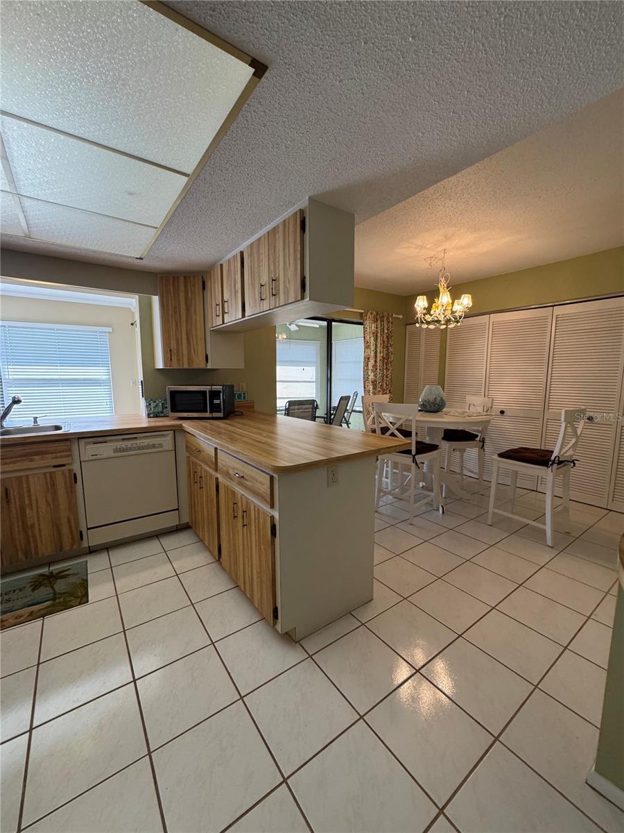 Image 11 of 27 For 737 Vivienda West Boulevard 26