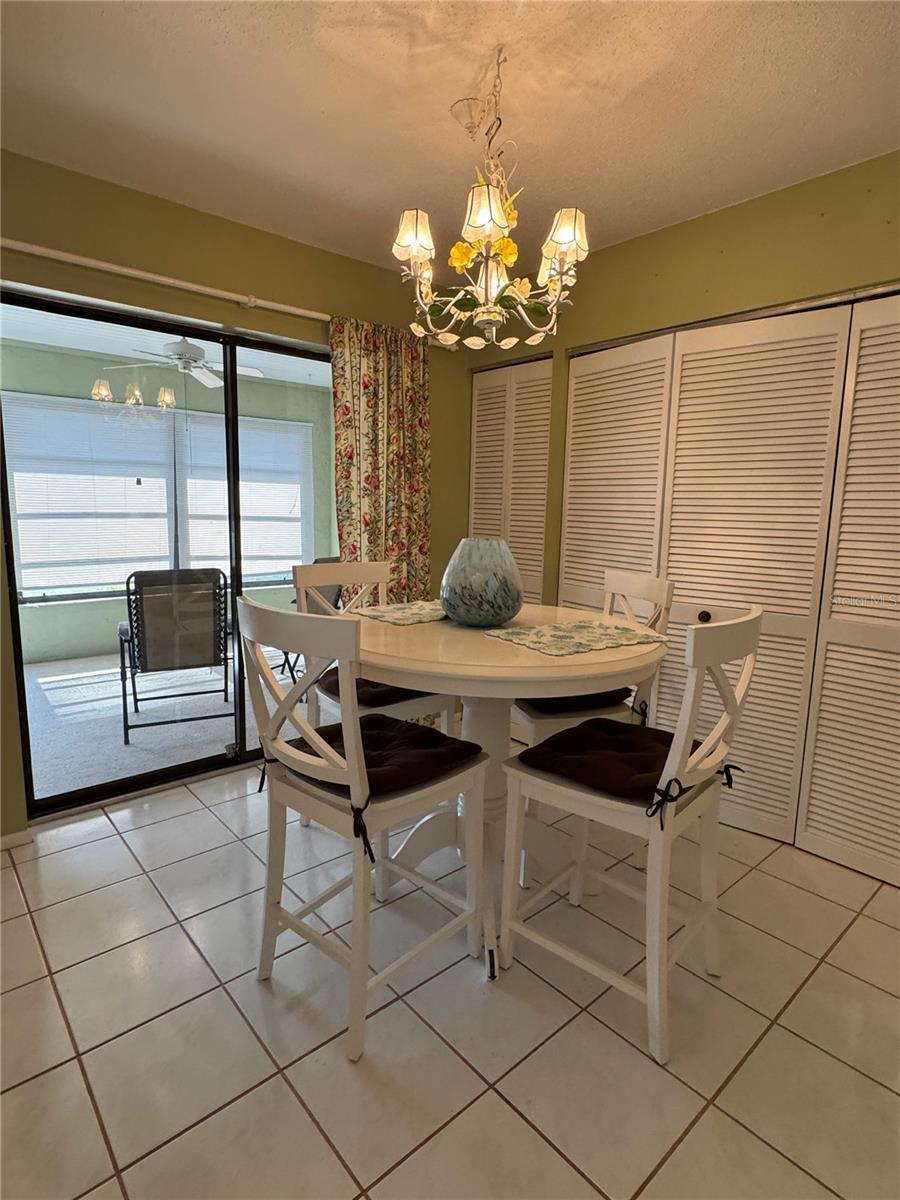 Image 12 of 27 For 737 Vivienda West Boulevard 26